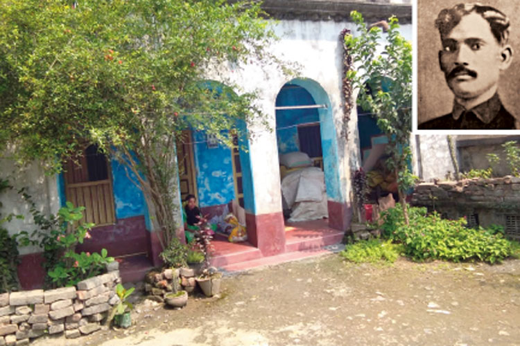 কে মল্লিকের বাড়ী